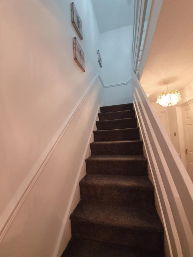 Bv Luxury Spacious 3 Bedroom House At Isaac Close マンチェスター エクステリア 写真