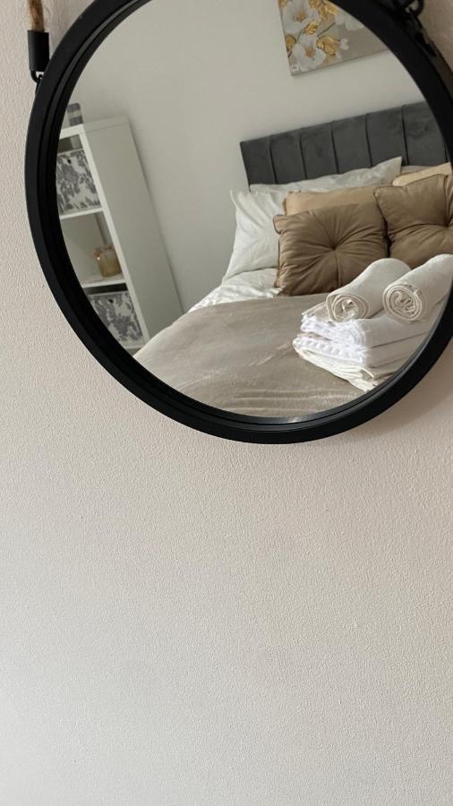 Bv Luxury Spacious 3 Bedroom House At Isaac Close マンチェスター エクステリア 写真