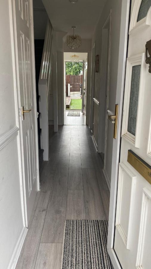 Bv Luxury Spacious 3 Bedroom House At Isaac Close マンチェスター エクステリア 写真