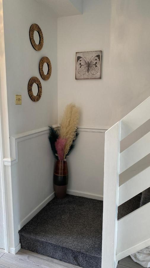 Bv Luxury Spacious 3 Bedroom House At Isaac Close マンチェスター エクステリア 写真