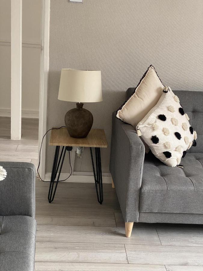 Bv Luxury Spacious 3 Bedroom House At Isaac Close マンチェスター エクステリア 写真