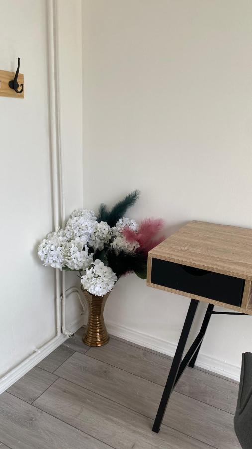 Bv Luxury Spacious 3 Bedroom House At Isaac Close マンチェスター エクステリア 写真